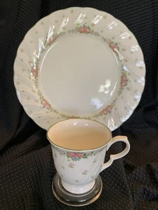 Nikko, Blossom Time, Girlande, rosa/blau Blumen Schnörkel 1 Speiseteller & 1 Tasse - Bild 1 von 8