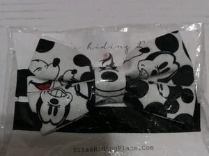 Handgefertigte Mickey Mouse Expressions Disney Fliege Erwachsene zum Anklipsen schwarzweiß NEU ungeöffnet  - Bild 1 von 4