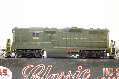 Atlas Classic HO Scale Reading EMD GP7 Diesel Locomotive #608 DCC Ready 8418 - Image 1 of 4