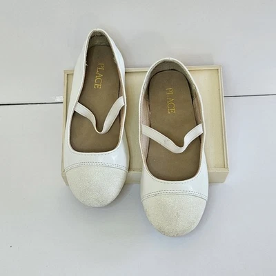Zapatos de vestir planos blancos con puntera brillante talla 10 para niños pequeños Foto 1 de 4