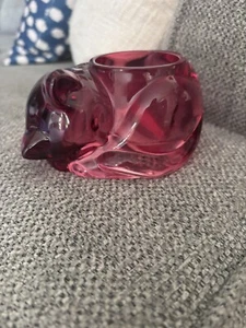 Vtg Indiana Glass Candle Holder Sleeping Cat Kitty Votive Cranberry Heavy - Picture 1 of 3