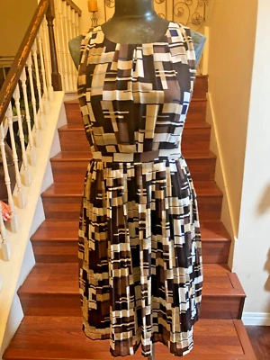 Vestido Vertigo-París Plisado Sin Mangas Forrado Marrón Blanco Cremallera Lateral Poliéster Pequeño Foto 1 de 4