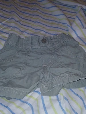 Pantalones cortos circo verdes para niñas talla 5t Foto 1 de 3