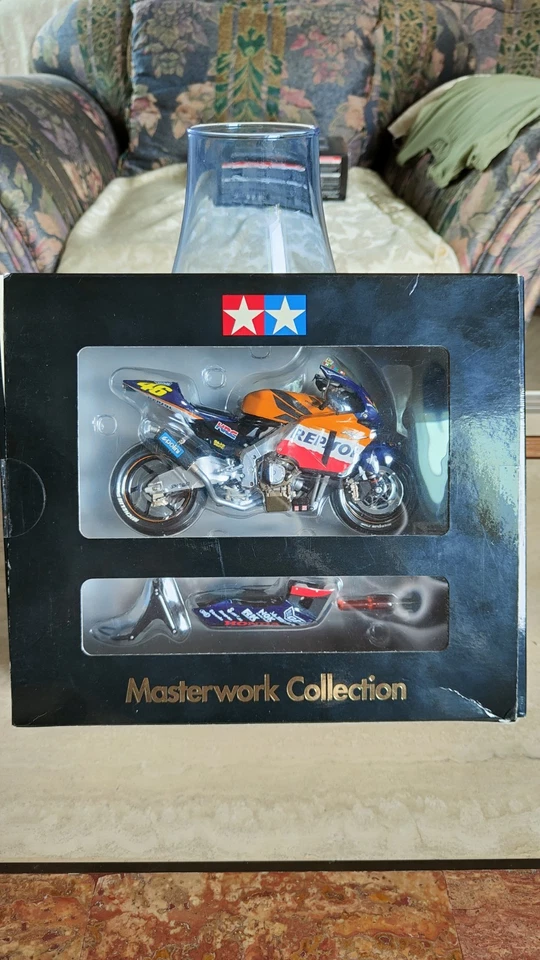 Tamiya Masterwork Collection 1/12 Honda Rc211v Rossi 2002 Item 21001 - Immagine 1 di 4