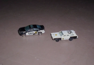 HOT WHEELS 2011 DODGE CHARGER ~! GOTHAM CITY POLICE CAR/ 1970's POLICE WAGON - Image 1 of 4