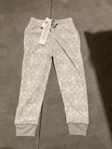 Old Navy NWT Girl Size Small Gray Snowflakes Microfleece Pajama Jogger Pants - Picture 1 of 5