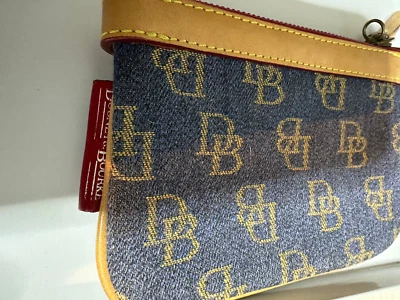 Monedero Dooney & Bourke de colección adorable --ubicado purarea Foto 1 de 4