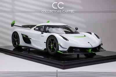 Koenigsegg Jesko (bianco con accenti verde fluo) [FrontiArt] scala 1:8 - Immagine 1 di 3