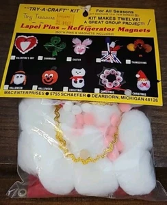 Vtg Santa Christmas Tiny Treasure Pin Magnets Kids Group Craft Kit Merri Mac NOS - Picture 1 of 9