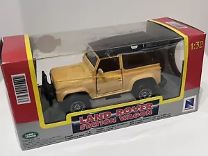 Rara Station Wagon Ray Yellow Land Rover 90 Defender 1:32 in scatola nuova - Foto 1 di 4