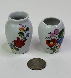 Kalocsa Hungary Porzellan (2) handbemalte Mini Vasen mehrfarbig floral - Bild 1 von 8