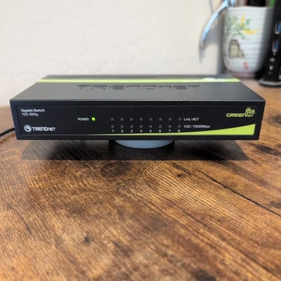 TRENDnet TEG-S80G V2.1R 8-Port Gigabit Ethernet Switch Unmanaged + Adapter - Image 1 of 3