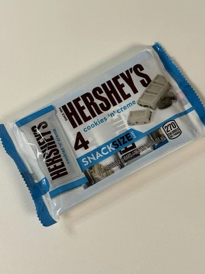 🍫 HERSHEY'S Cookies 'n' Creme Bar Pack of 4 Fun Size Candy Bars White Chocolate - Image 1 of 2