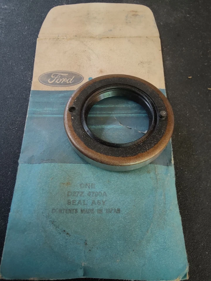 Nuevo de Lote Original Ford Courier 1972-82 Cigüeñal Sello de Aceite Ford D27Z-4790-A Foto 1 de 1