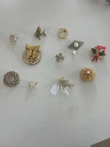 GORGEOUS VINTAGE GOLDTONE BROOCHES.  ALL REDUCED TO $15 EACH - Picture 1 of 11