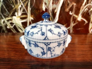 ROYAL COPENHAGEN Denmark MUSSELMALET - edle kleine Deckel- Butterdose  - 1 / 398 - Picture 1 of 6