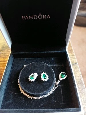 Conjunto de joyas de circonitas con lágrima de esmeralda collar, pendientes para mujer Foto 1 de 4