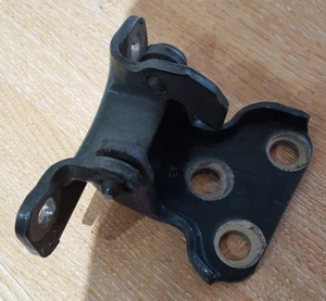 RANGE ROVER P38 DOOR HINGE LEFT  - Picture 1 of 1