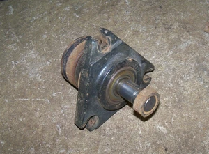 Conjunto de husillo exterior John Deere 316 318 322 330 332 46 50 cubierta - Imagen 1 de 3