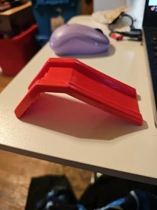 Scivolo di ricambio per bambola giocattolo in plastica rossa senza marchio - 4 pollici di lunghezza, 2 pollici di altezza - Foto 1 di 5