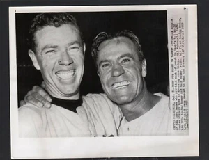 1958 Pressefoto, Homers von Gil McDougald & Hank Bauer Yankees World Series Sieg - Bild 1 von 3