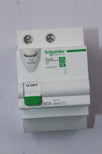 LOTE DE 4 - SCHNEIDER R9ERD263 2P-63A-30mA-AC RCCB - Imagen 1 de 12