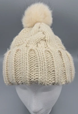 Chapéu gorro pompom pele de raposa falsa malha cabo cor marfim H&M - Imagem 1 de 4