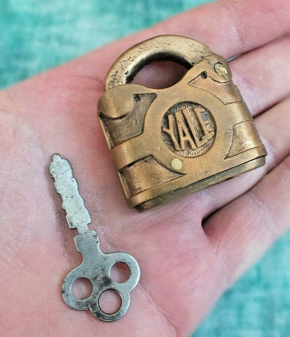 VINTAGE SMALL YALE & TOWNE BRONZE PADLOCK & KEY ~ FULLY WORKING Cover