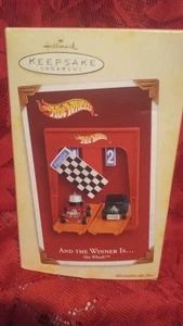 Hallmark Keepsake Ornament Hot Wheels 2005 y el ganador es... - Imagen 1 de 5