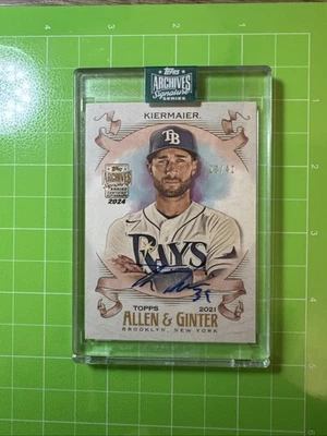 Serie Signature 2024 Topps Archives Kevin Kiermaier Auto 20/42 Rays Foto 1 de 4