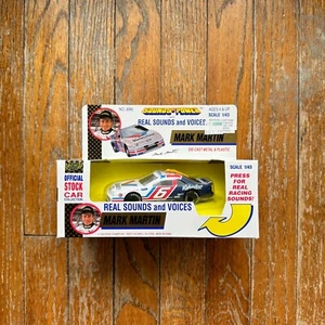 1/43 ROAD CHAMPS Sounds of Power MARK MARTIN Stock Car NASCAR 1992 WORKS - Picture 1 of 7