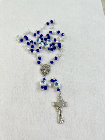 KENTUCKY WILDCATS ROSARY GLASS BEAD UNIVERSITY COLLEGE NECKLACE JEWELRY ORNAMENT Cover