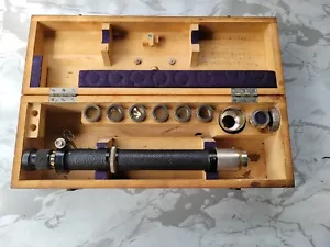 Elmer & Amend Carl Zeiss. Microscopio rifrattometro ottico Jena con custodia in legno - Foto 1 di 10