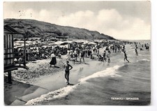 CARTOLINA DELLA SPIAGGIA DI TERMOLI -- ANIMATA-- VIAGGIATA--