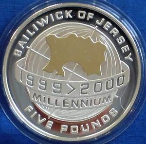 Jersey 5£ Gold Plated Silver Proof 2005 Millennium Map on Globe - Excellent - Picture 1 of 2