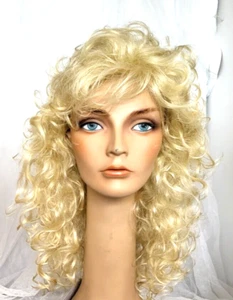 Savanna Tony von Beverly Elura synthetische lockige Perücke Standard Kappe Farbe 613 Display Neu mit Etikett - Bild 1 von 6