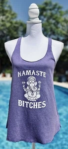 Camiseta sin mangas American Apparel Triblend Racerback lavanda púrpura namaste perras para mujer - Imagen 1 de 3