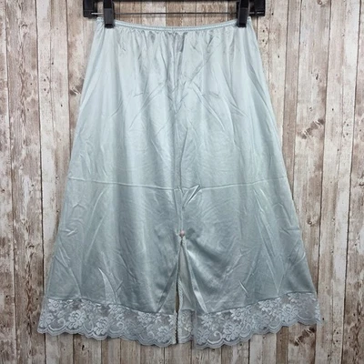 Vintage Maidenform Chantilly Slip Women's Medium Nylon Lace Trim Light Blue GUC - Image 1 of 4
