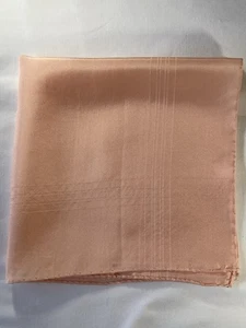 Pañuelo/pañuelo de bolsillo vintage de seda melocotón pálido - enrollado a mano - Imagen 1 de 4