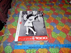 New Eurographics TIME LIFE V-J Day Kiss in Times Square 1000 piece Jigsaw Puzzle - Picture 1 of 3