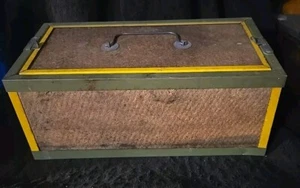 De colección Cebo de Pesca Cantimplora Marco de Metal y Paredes de Corcho Verde y Amarillo Cica Años 60 - Imagen 1 de 22
