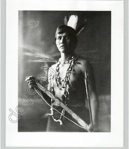 Foto de prensa con arco y flecha india nativa americana c1880 de Emma Freeman impresión de los años 70 - Imagen 1 de 2