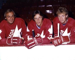 Wayne Gretzky ,Guy Lafleur, Mike Bossy Team Canada 8x10 Photo - Zdjęcie 1 z 1
