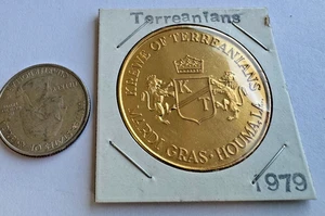 Krewe Of Terreanians Super Friends & Foes 1979 Mardi Gras Doubloon #1012 - Gold - Bild 1 von 3