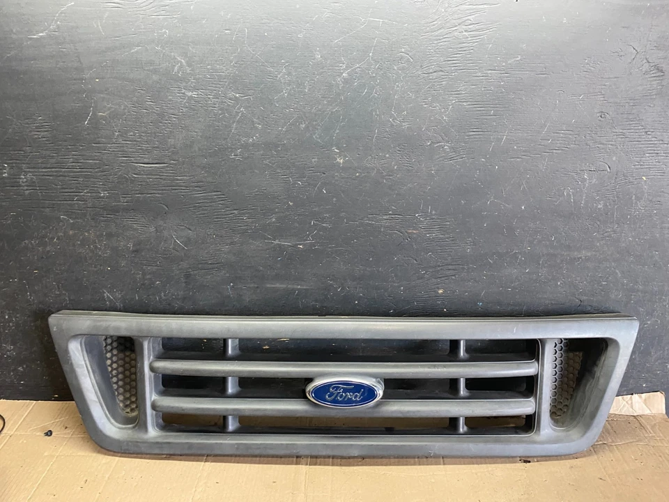 2003 to 2007 Ford Econoline E150 E250 E350 Front Grille Grille OEM p0677 DG - Image 1 of 4