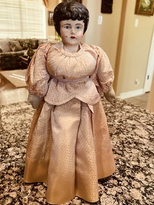 Muñeca antigua con cabeza de hojalata con muy bonito vestido Foto 1 de 4