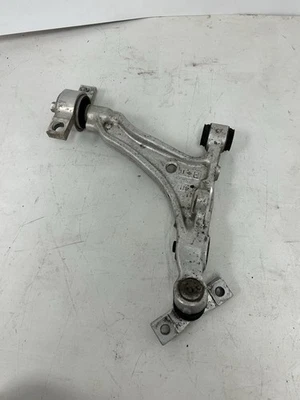 LEXUS RC300 RC350 2015-2024 AWD brazo de control inferior del lado del pasajero delantero derecho OEM Foto 1 de 4