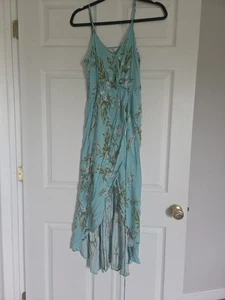 Entero Kleid mit Blumenmuster und Druckknopfverschluss. Größe S. - Bild 1 von 5