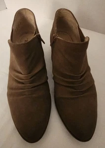 Life Stride DAMEN Größe 9W AURORA MAMORY SCHAUMSTOFF BLOCKABSATZ KNÖCHELSTIEFEL SANFT GEBRAUCHT - Bild 1 von 20