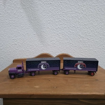 Winross. Hershey's Doubles Goodnight Kisses, Goodnight Hugs - 1:64  Foto 1 de 4